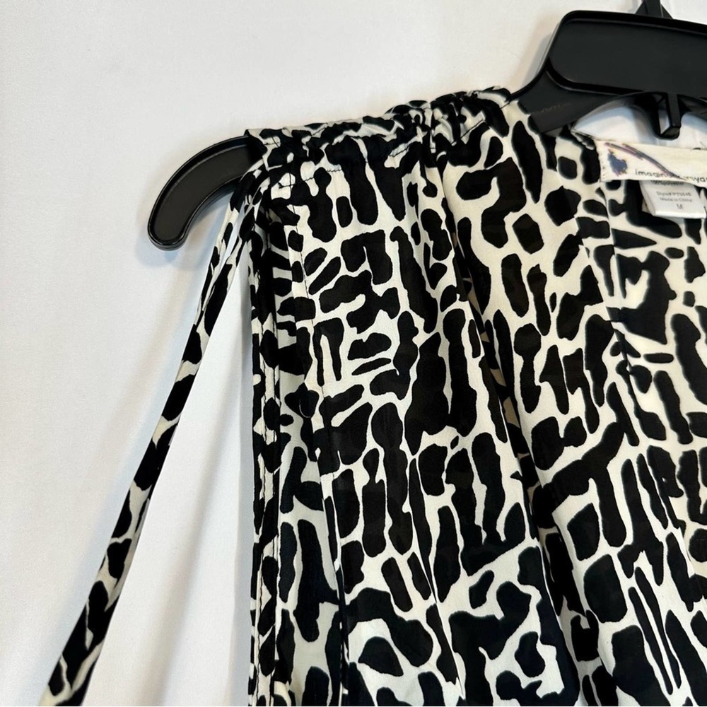 imaginary voyage Black & White V-neck Romper - Size Medium - Picture 4 of 7